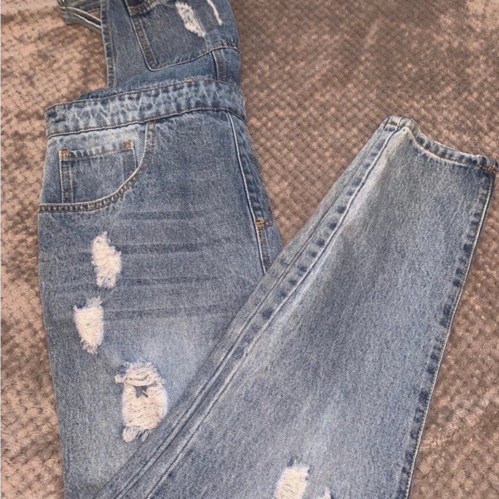 NWOT FOREVER 21 DENIM DISTRESSED OVERALLS. 28